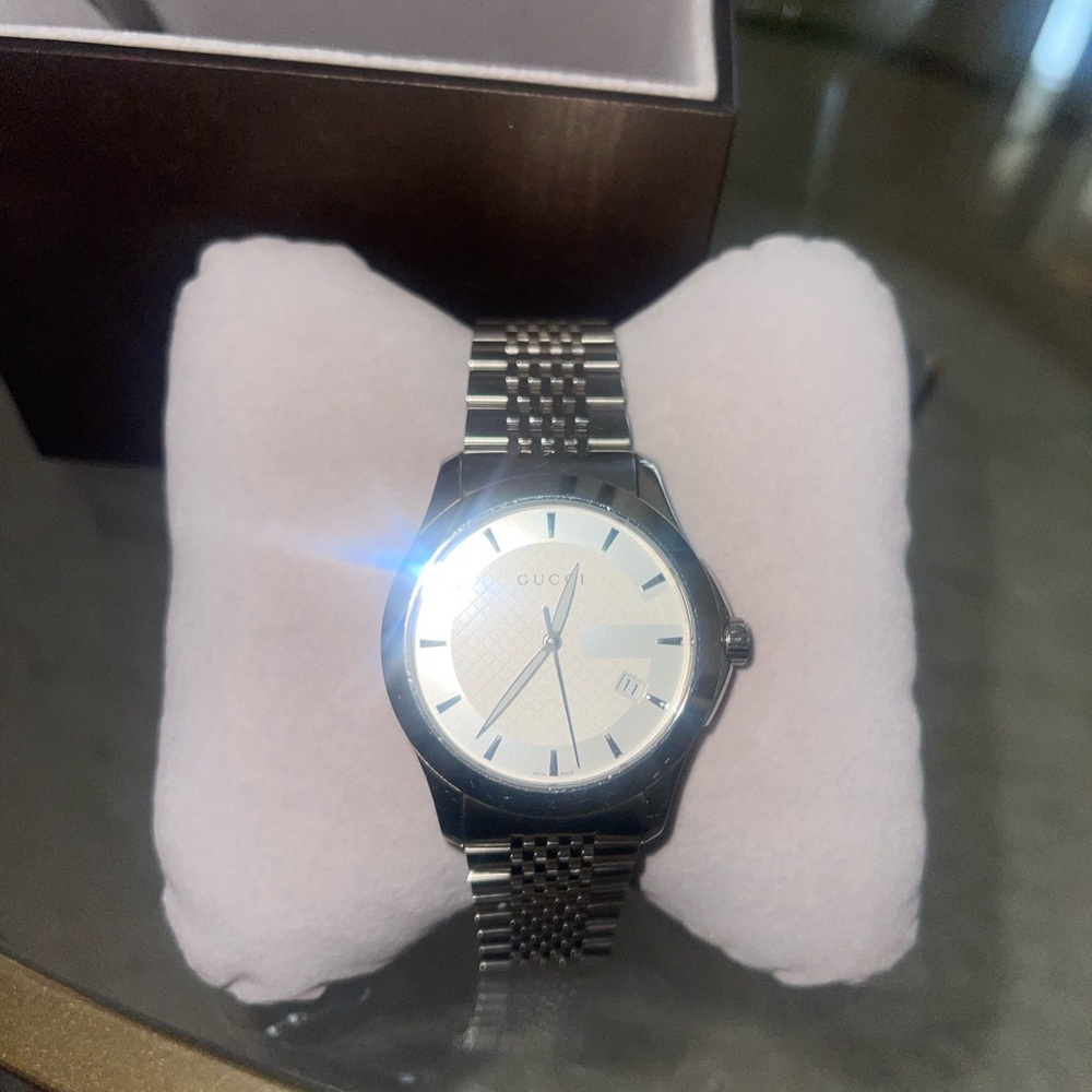 GUCCI YA126401 Date G Timeless Silver Tone Stainless Steel Bracelet Men's Watch - Picture 3 of 9